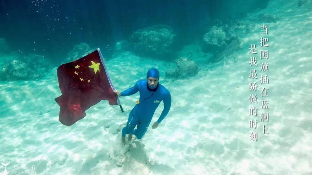 四阶魔方这样怎么解 黄面复原不了了 无论转多少次都是这个样子？游戏画面
